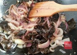 洋葱炒木耳的做法图解4