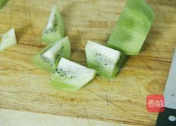 排毒瘦身黄瓜猕猴桃汁的做法图解3