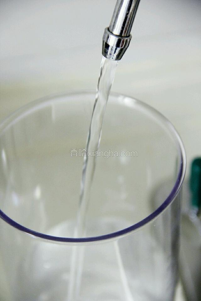 如果一个人喝的话150毫升的纯净水就够了！