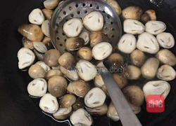 黑胡椒爆草菇的做法图解2
