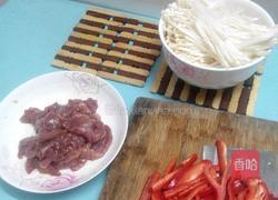 猪肉炒金针菇的做法图解2