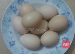 酱油卤蛋的做法图解1