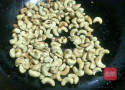 西芹炒腰果的做法图解5