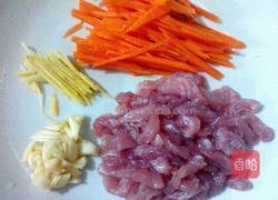 韭菜花炒瘦肉的做法图解3