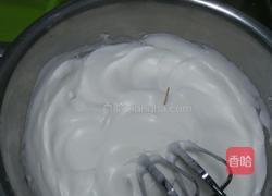 蜂蜜核桃戚风蛋糕的做法图解2