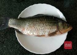 茄汁鲫鱼的做法图解1