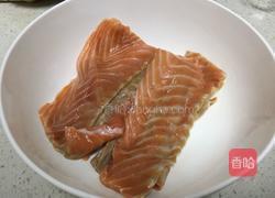 三文鱼炒饭的做法图解1