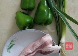 圆椒蒜苗回锅肉的做法图解1