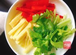 酸菜焖剥皮牛的做法图解3