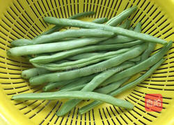 排骨豆角焖面的做法图解1