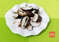 蘑菇炒肉的做法图解2