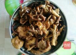 东北小笨鸡炖蘑菇的做法图解3