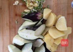 地三鲜（同油焖尖椒一个做法）的做法图解1