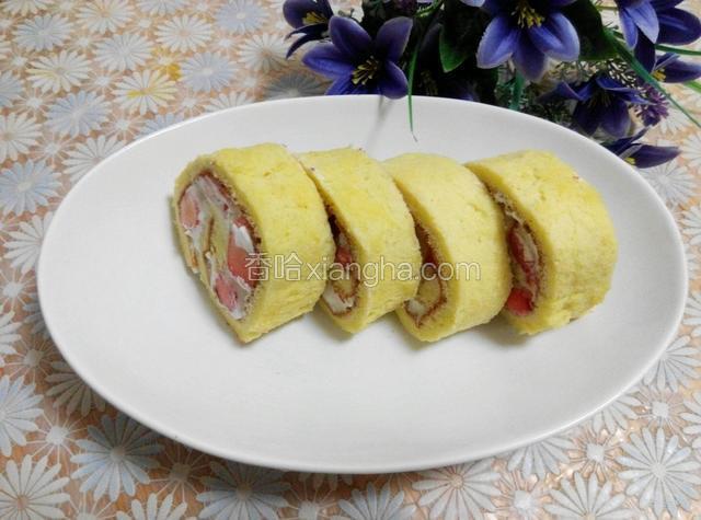 草莓淡奶油蛋糕卷