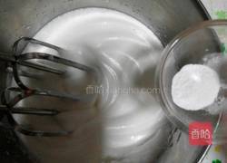 草莓淡奶油蛋糕卷的做法图解8