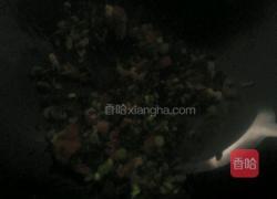 木耳腊肠炒饭的做法图解3