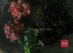 木耳腊肠炒饭的做法图解2