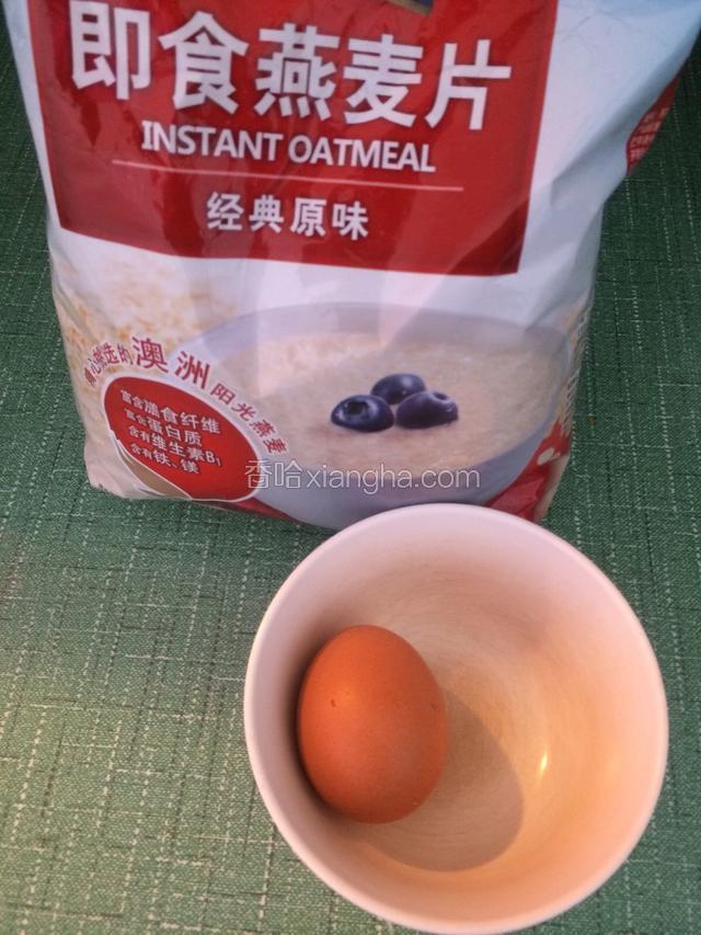 准备鸡蛋和燕麦