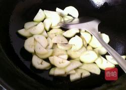 蒲瓜炒虾仁的做法图解2