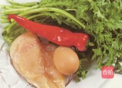 鸡肉丝炒茼蒿杆的做法图解1