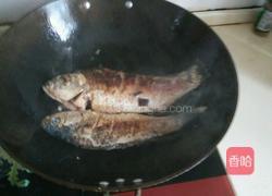 葱烤鲫鱼的做法图解2