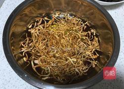 榛蘑冬笋炖三黄鸡的做法图解4