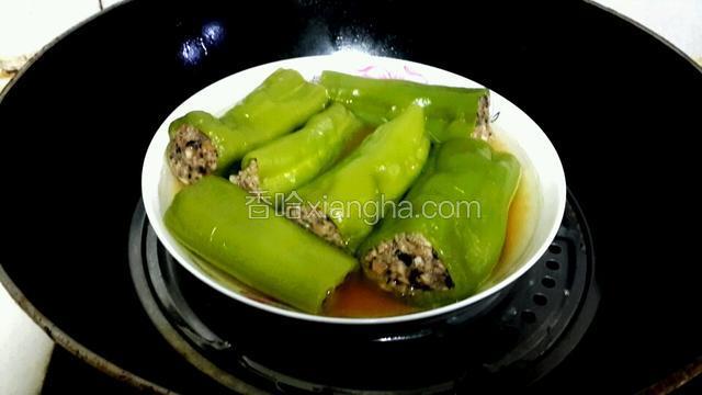 开大火将辣椒蒸十分钟左右就可以出锅了。