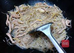 瘦肉炒豆芽的做法图解8