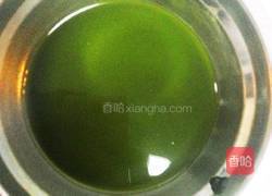 抹茶戚风蛋糕的做法图解1