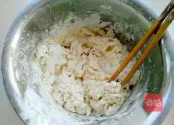 Illustration of how to make salt and pepper shell flower rolls 3