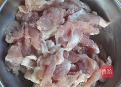 酸菜炒肉的做法图解2