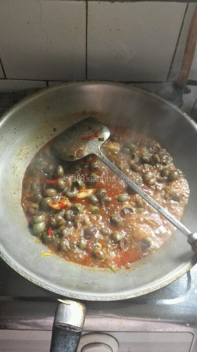 加水炖煮5分钟，起锅时滴一滴醋