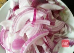 洋葱炒火腿的做法图解1