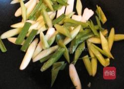 蒜苔炒鱿鱼的做法图解3