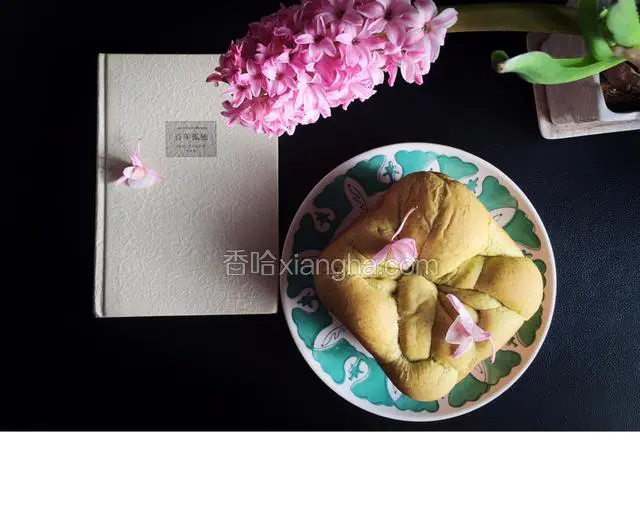 春意盎然的菠菜面包