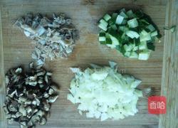 腊肠香菇糯米饭的做法图解1