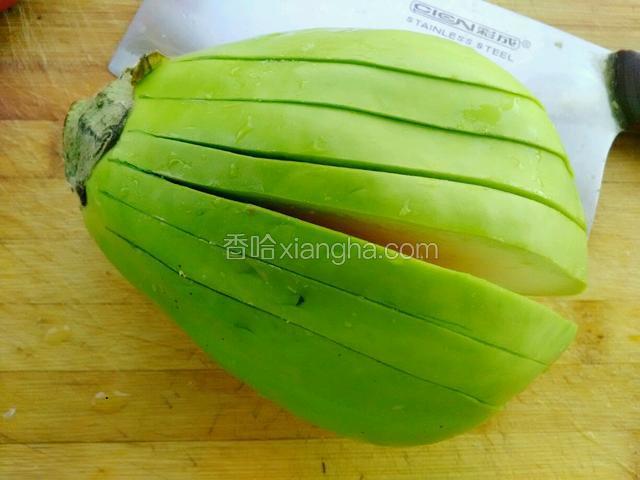 如图切完整个茄子，