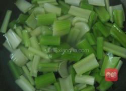 芹菜炒鸭肾的做法图解1