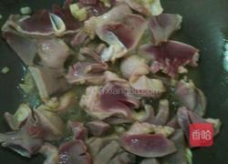 芹菜炒鸭肾的做法图解2
