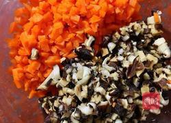 香菇胡萝卜肉馅烧麦的做法图解2