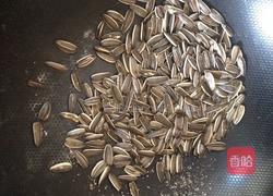 五香炒瓜子的做法图解3