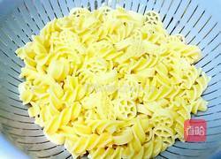 元貝蝦仁芝士焗意粉的做法图解4