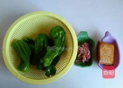 青椒香干炒肉丝的做法图解1