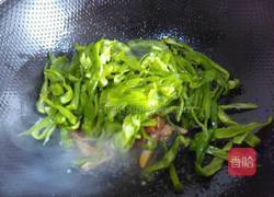 青椒香干炒肉丝的做法图解4