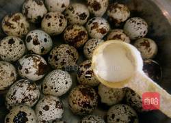 鹌鹑蛋红烧排骨的做法图解1