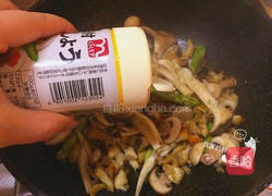 海螺三菇炒意面的做法图解6