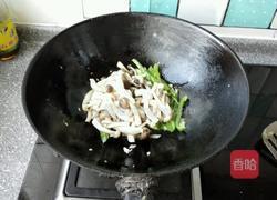 尖椒蚝油炒双菇的做法图解5