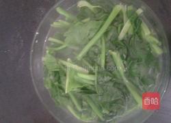 花生米拌菠菜的做法图解2