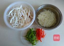 土豆炒鸡腿菇的做法图解2