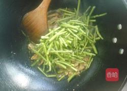 腊肉炒芦蒿的做法图解4